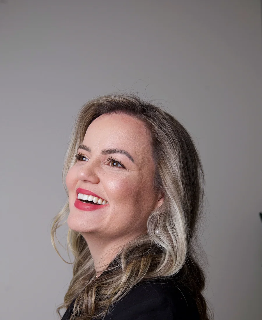 Suelen Melo Champion — Corretora de Imóveis em Maringá